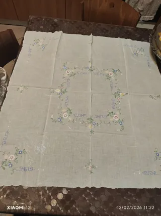 Tovaglietta da tè ricamata