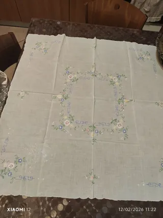 Tovaglietta da tè ricamata