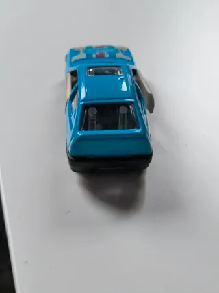 Coche a escala azul coleccionista de guisval