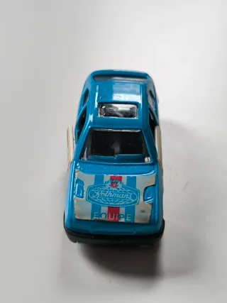 Coche a escala azul coleccionista de guisval