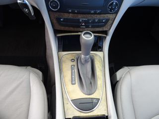 MERCEDES E280 GASOLINA FAMILIAR AUTOMATICO