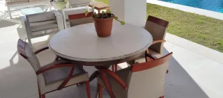 REGALO Mesa redonda y 4 sillas de jardín