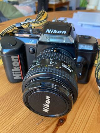 Cámara Nikon F401s + Objetivo 35-70mm y funda