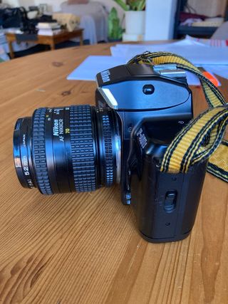 Cámara Nikon F401s + Objetivo 35-70mm y funda