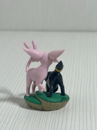 Figura Umbreon y Espeon Pokémon