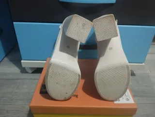 Zapatos de tacón plataforma beige estilo Bratz