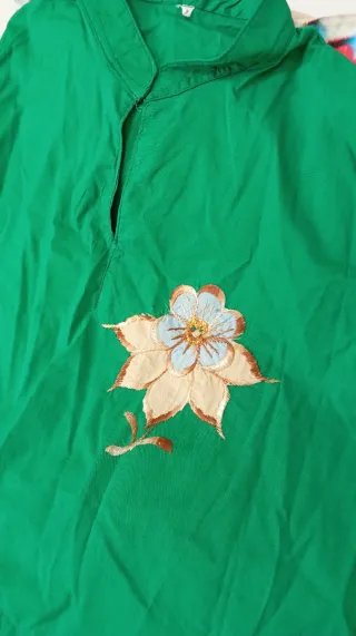 Túnica verde bordada talla M