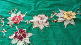 Túnica verde bordada talla M