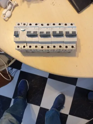 Diferencial y automáticos Hager