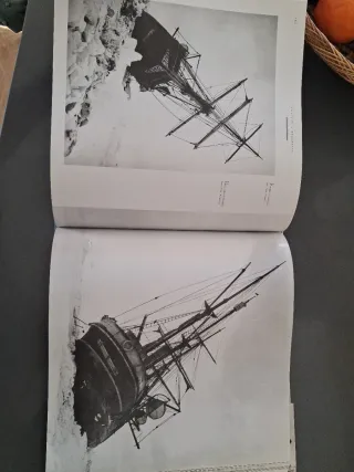 South with Endurance Shackleton's Antarctic Exp...