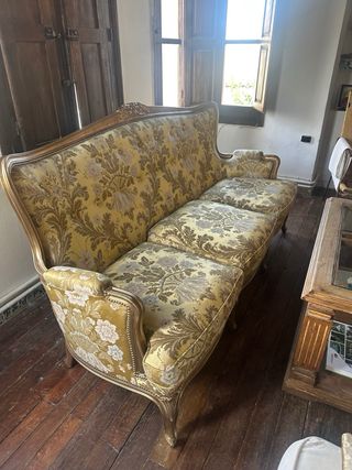 Sofá vintage  tapizado floral dorado