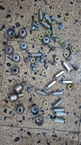 Lote tornillos y separadores para cadenas de nieve