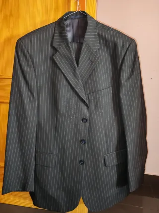 Traje de hombre rayas  y negro