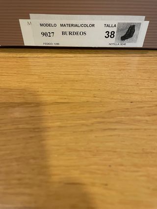 Botines cuña burdeos mujer