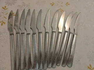 Set de 12 Cuchillos de Metal Plateado