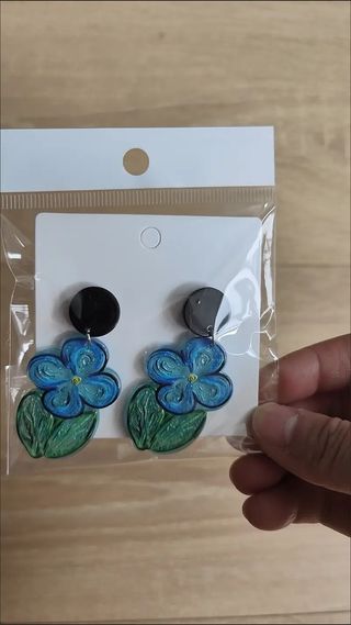 Pendientes Flor Azul y Hojas Verdes