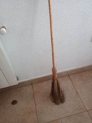 Escoba de Bruja para Disfraz, hecha a mano