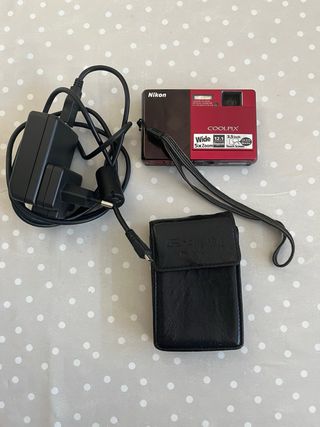 Cámara Digital Nikon COOLPIX Roja
