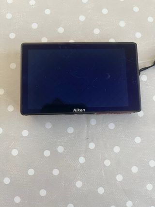 Cámara Digital Nikon COOLPIX Roja