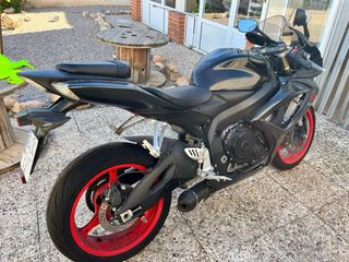 Suzuki GSXR 600 K7 Negra