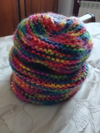 Cappello fatto a mano arcobaleno