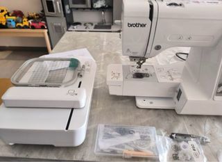 Máquina de Bordar Brother Innovis 340 ED Disney