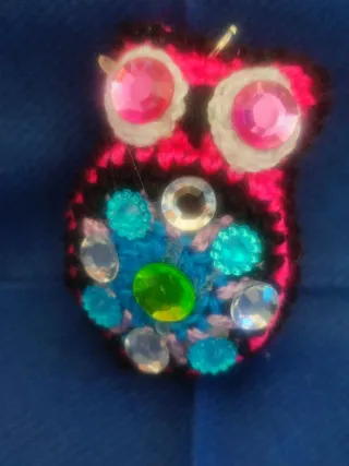 Portachiavi all'uncinetto decorati con gufi