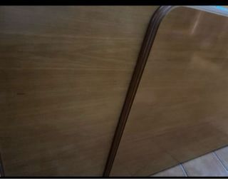 Mesa de comedor de madera