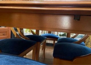 Mesa de comedor de madera