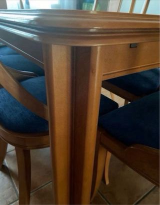 Mesa de comedor de madera