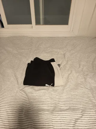 Pantalón chándal Puma negro y gris