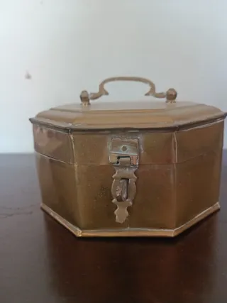 Caja de latón vintage con asa y cierre