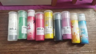 Caballete, bastidor y pinturas