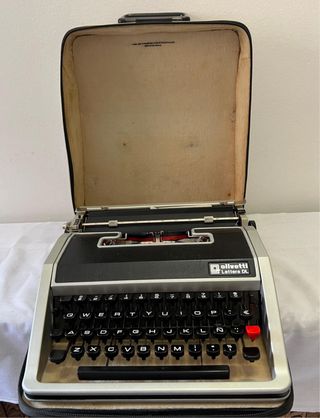 Máquina de escribir Olivetti Lettera DL