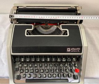 Máquina de escribir Olivetti Lettera DL