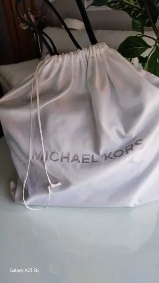 Bolso Tote Michael Kors Azul Marino y Dorado