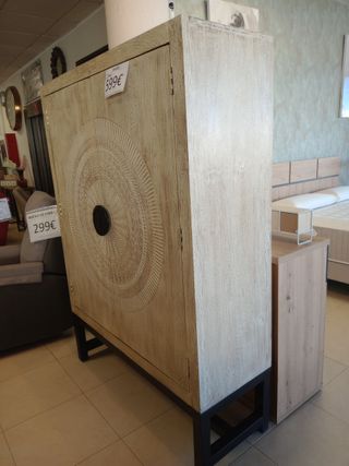 Armario beige y negro con diseño