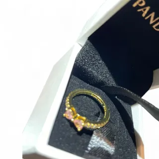 Anillo Pandora Tiara Morado Dorado