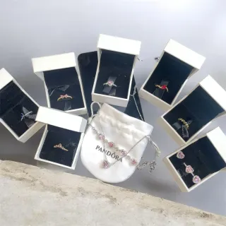 Anillo Pandora Tiara Morado Dorado