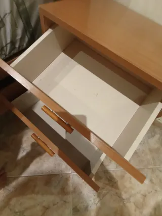 Cama grande con estampado de ciudad