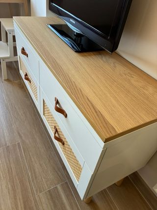 Mueble TV bajo aparador madera y ratán