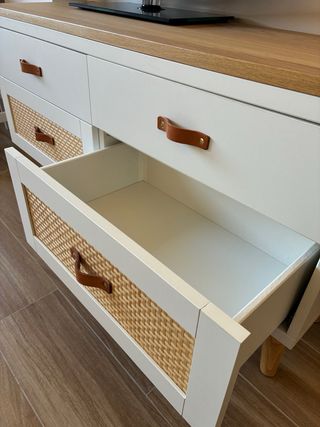 Mueble TV bajo aparador madera y ratán