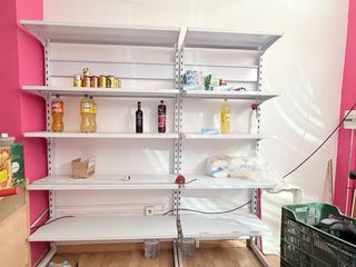 Estantería de tienda metálica