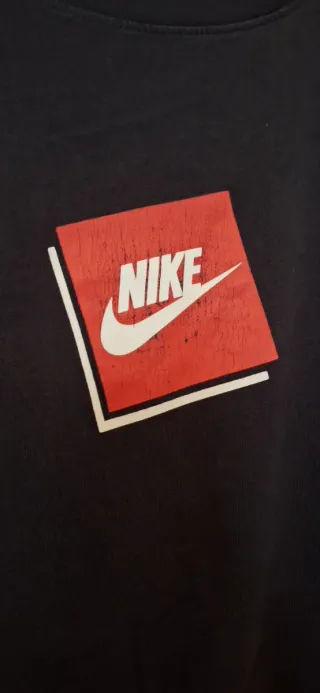 T-shirt nera con logo Nike