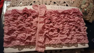 Bellissimo pizzo arruffato rosa antico