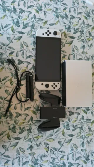 Nintendo Switch OLED Blanca + Mario Kart 8 Deluxe