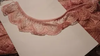 Bellissimo pizzo arruffato rosa antico