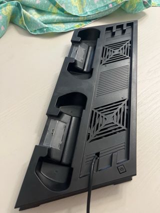 Stazione ricarica PS4 Pro + 2 controller