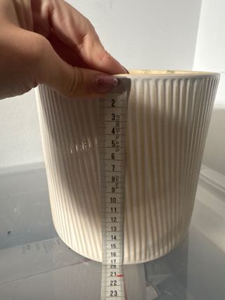 Jarrón de cerámica beige