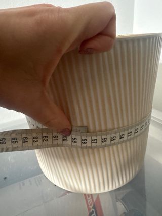 Jarrón de cerámica beige